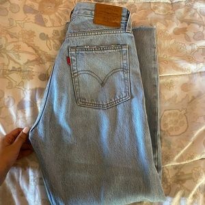 wedgie Levi’s size 25 custom rips